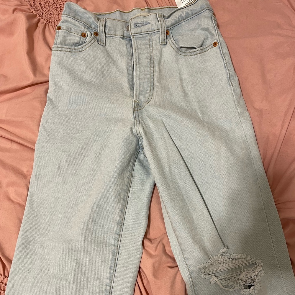size 26 levi’s rib cage ankle straight ripped jeans